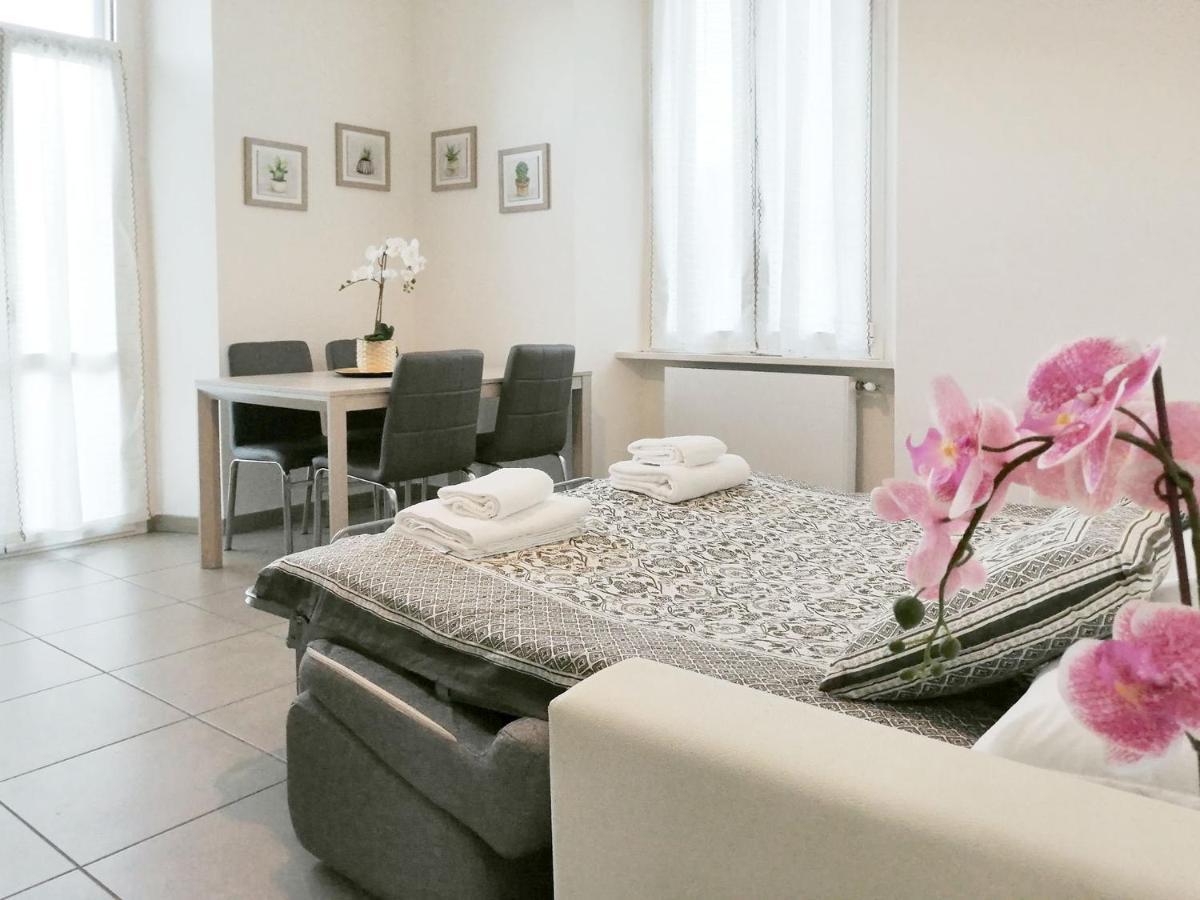 Appartamento Aida - Near The Center With Private Parking E Ac كومو المظهر الخارجي الصورة
